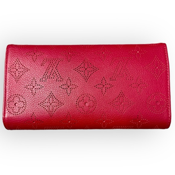 LOUIS VUITTON 2011 Mahina Leather Amelia Wallet, Grenat - Picture 3 of 16